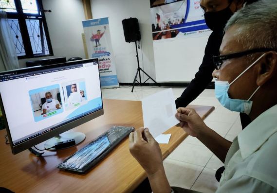 Ilustrasi: Peserta ujian melakukan validasi peserta sebelum mengikuti  Ujian Negara Amatir Radio Computer Assisted Test (UNAR CAT) Regular II Tahun 202, Manado (25/02/2021)