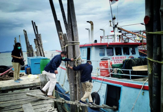 Ilustrasi: Tim  Balai Monitor Spektrum Frekuensi Radio Kelas II Batam (Balmon Batam) mendatangi langsung  sejumlah agen kapal dan pemilik kapal nelayan di Tanjung Balai Karimun. Kegiatan digelar dalam rangkaian Program Maritim On The Spot (MOTS),  4 sampai 6 Agustus 2021. Batam (6/8/2021)