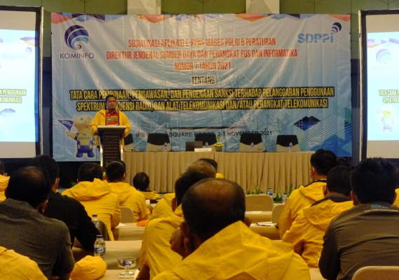 Ilustrasi: Sabirin Mochtar, Direktur Pengendalian SDPPI menyampaikan UU Cipta Kerja mengamanatkan sanksi administratif dalam melakukan pengawasan dan pengendalian penggunaan spektrum frekuensi radio dan alat/perangkat telekomunikasi.pada Sosialisasi yang bertempat di Bogor, Selasa (2/11/2021).