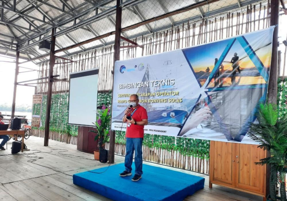 Ilustrasi: Kepala Balai Monitor Spektrum Frekuensi Radio (SFR) Kelas II Pontianak Boby Satriyo Sulaiman, saat memberikan sambutan Sosialisasi dan Bimbingan Teknis Sertifikasi Kecakapan Operator Radio (SKOR) Short Range Certificate (SRC) Non Konvensi Safety of Life at Sea (SOLAS) di Pelabuhan Perikanan Nusantara (PPN) Pemangkat, Kalimantan Barat.