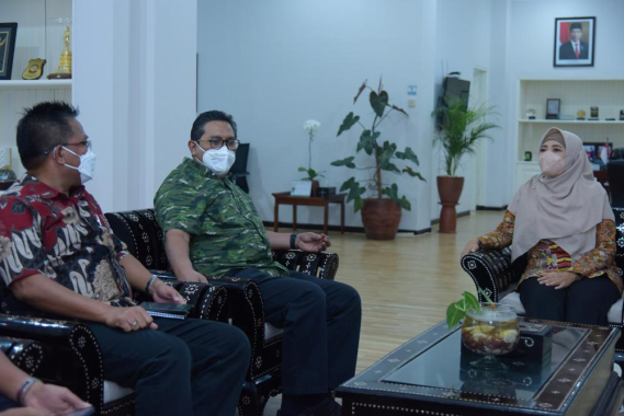 Ilustrasi: Dirjen SDPPI Ismail, didampingi Direktur Pengendalian SDPPI Sabirin Mochtar bertemu Wakil Gubernur NTB Sitti Rohmi Djalilah membahas tindaklanjut penguatan infrastruktur TIK di NTB, Sabtu (19/03/2022).