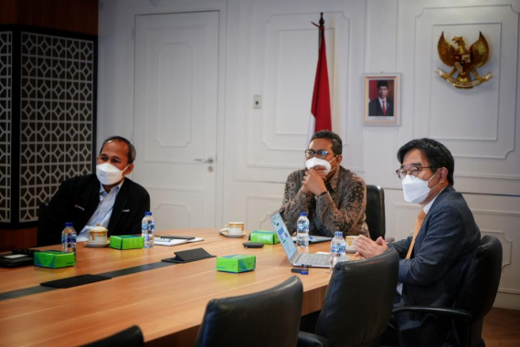 Ilustrasi: Dirjen SDPPI,  Dr Ismail (tengah) didampingi oleh Direktur Standardisasi Perangkat Pos dan Informatika Mulyadi, ST, MT (kiri) saat menerima kunjungan Dirjen Communication Conformity Asessement Center (CCAC) Radio Research Agency (RRA) Korea Dr. Samyoung Chung (kanan).  Selasa (24/5/2022)