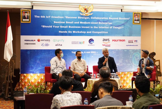 Ilustrasi: Para narasumber pada sesi seminar Small and Medium-sized Enterprize :Should Your Small Business Invest in the Internet of Things, Rabu (08/06/2022).
