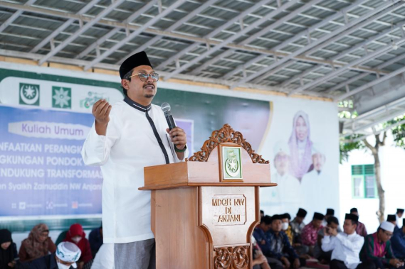 Ilustrasi: Direktur Jenderal  Sumber Daya dan Perangkat Pos dan Informatika (Dirjen SDPPI) Kementerian Komunikasi dan Informatika (Kemkominfo) Ismail  memberikan Kuliah Umum di Pondok Pesantren Syaikh Zainuddin NW Anjani, Lombok Timur, Kamis (16/6/2022).