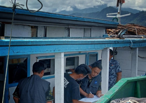 Ilustrasi: Tim Gabungan dari Balai Monitor Kelas II Palu melakukan operasi penertiban terhadap nelayan pengguna frekuensi radio tanpa Izin Stasiun Radio (ISR) di sejumlah pelabuhan pesisir pantai Kabupaten Tolitoli dan Donggala, Palu (1/6/2022).