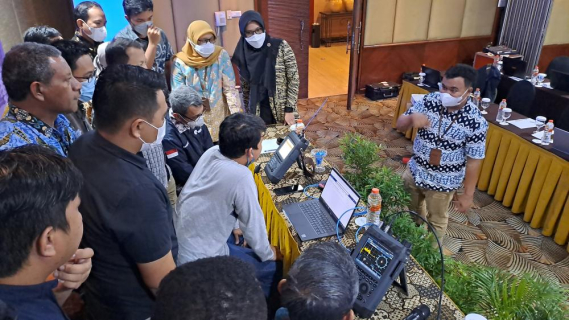 Ilustrasi: Peserta workshop mendapatkan penjelasan teori maupun praktik dari  narasumber.