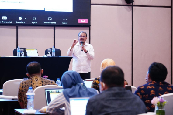 Ilustrasi: Narasumber menyampaikan paparan dalam Bimbingan Teknis (Bimtek) Pengadaan Barang dan Jasa Pemerintah (18/08/2022).