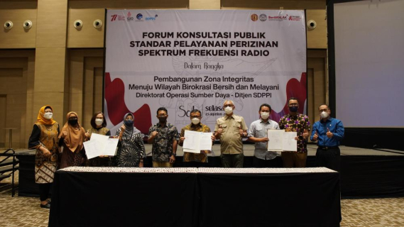 Ilustrasi: Foto bersama dalam kegiatan Forum Konsultasi Publik Standar Pelayanan Perizinan Spektrum Frekuensi Radio, Selasa (23/8/2022).