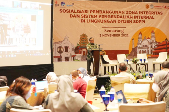 Ilustrasi: Direktur Operasi Sumber Daya Dwi Handoko memberikan arahan dalam Sambutan pembukaan kegiatan Sosialisasi Pembangunan Zona Integritas dan Sistem Pengendalian Internal di Lingkungan SDPPI, Kamis (03/11/2022).