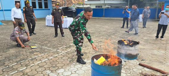Ilustrasi: Pelaksanaan pemusnahan dilakukan oleh Balmon Palembang dengan instansi terkait, Selasa (13/12/2022).