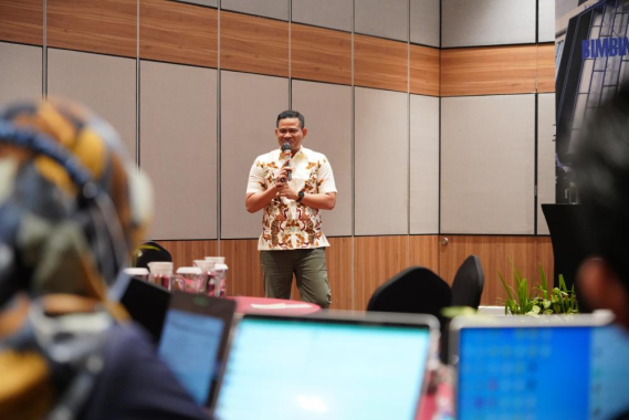 Ilustrasi: I Made Heriyana selaku UKPBJ Kota Denpasar sebagai narasumber dalam bimtek jasa konstruksi yang berlangsung di Yogyakarta, Selasa (01/03/2023).