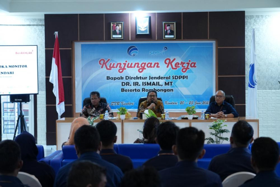Ilustrasi: Dirjen SDPPI didampingi Plt. Sesditjen SDPPI Sabirin Mochtar dan Kepala Loka Monitor SFR Kendari Bobby Satriyo, bertatap muka dengan para pegawai Lokmon, Rabu (22/06/2023).