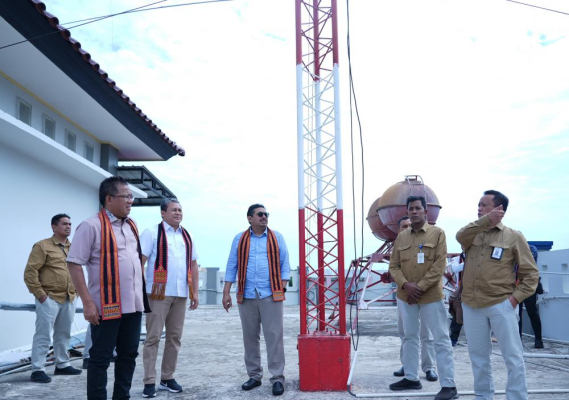 Ilustrasi: Dirjen SDPPI Ismail didampingi Direktur Pengendalian merangkap Plt Sesditjen SDPPI Sabirin Mochtar dan Ka. Balmon Banda Aceh Luthfi meninjau tower di kantor Balmon Aceh, Kamis (13/07/2023).