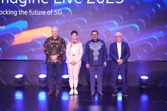 Ilustrasi: Dirjen SDPPI berpose bersama SVP and Kepala Pemasaran Wilayah Asia Tenggara, Oceania and India Nunzio Mirtill,  Dutabesar Swedia untuk Indonesia Marina Berg, pada kegiatan Ericsson Indonesia Imagine Live 2023, Selasa (8/08/2023).