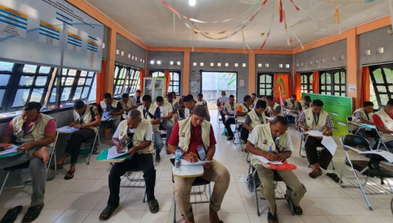 Ilustrasi: Nelayan Aceh Jaya mengikuti Bimtek sertifikasi Long Range Certificate (LRC) dan Izin Komunikasi Radio Antar Nelayan (IKRAN) kepada nelayan di Aceh Jaya, Jumat (2/2/2024) di Balai Musyawarah Gampong Lhok Timon, Kecamatan Setia Bakti, Aceh Jaya.