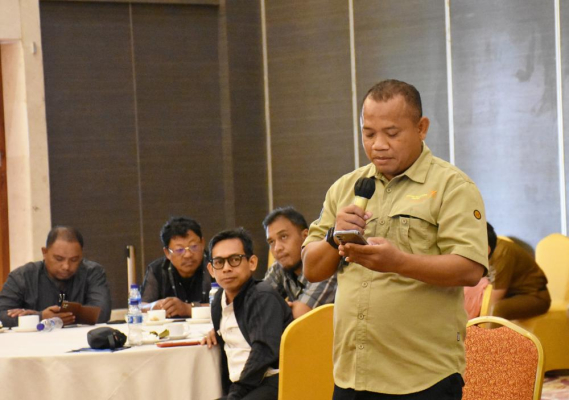 Ilustrasi: Salah satu pesertSosialisasi Ptaengenaan Denda Administratif Pelanggaran Penggunaan Spektrum Frekuensi Radio dan Alat Perangkat Telekomunikas, berinteraksi dengan narasumber melalui diskusi serta sesi tanya jawab. Selas (30/04/2024)